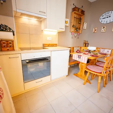 Grand Balcon Panoramique ,vue Alpes ,famille *