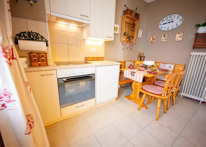 Grand Balcon Panoramique ,vue Alpes ,famille *