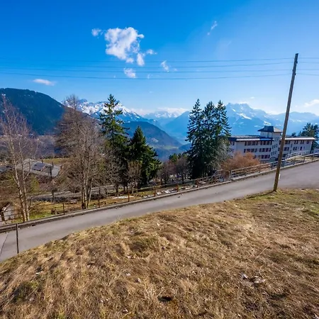 Grand Balcon Panoramique ,vue Alpes ,famille *