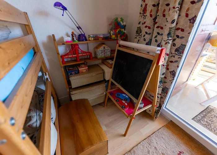 Grand Balcon Panoramique ,vue Alpes ,famille *