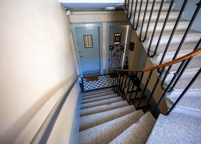 Grand Balcon Panoramique ,vue Alpes ,famille *